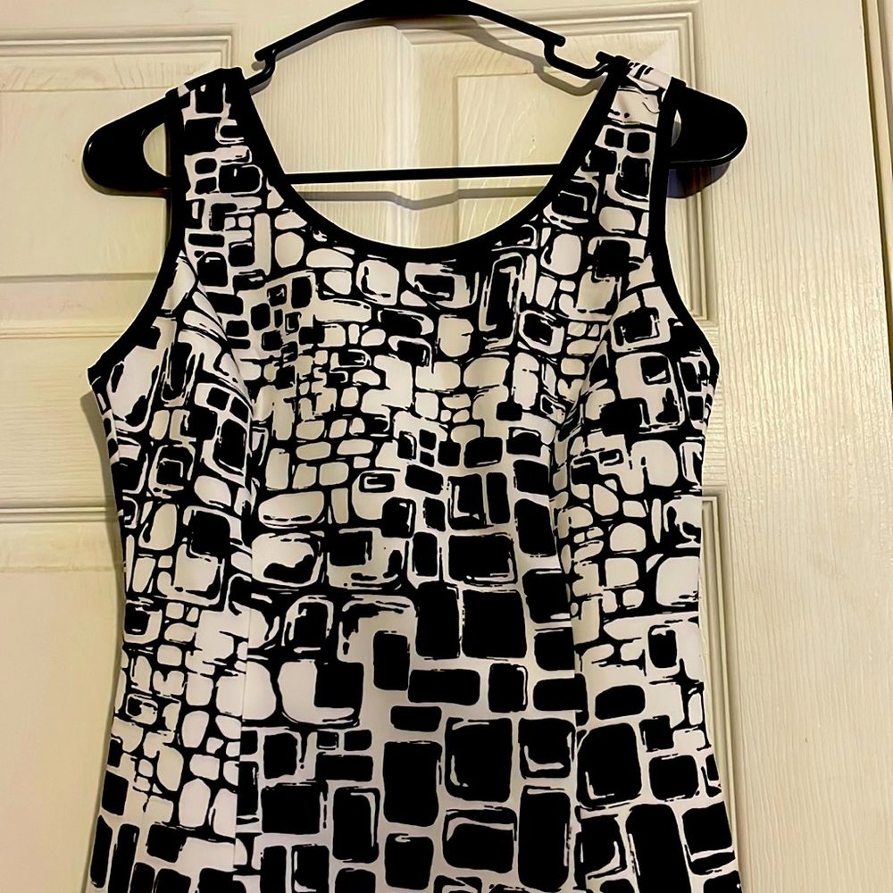 Size small neimau marcus black and white dress